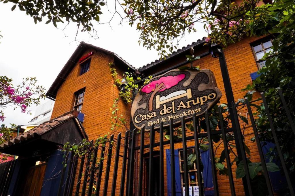 Casa Del Arupo Hostel กีโต ภายนอก รูปภาพ