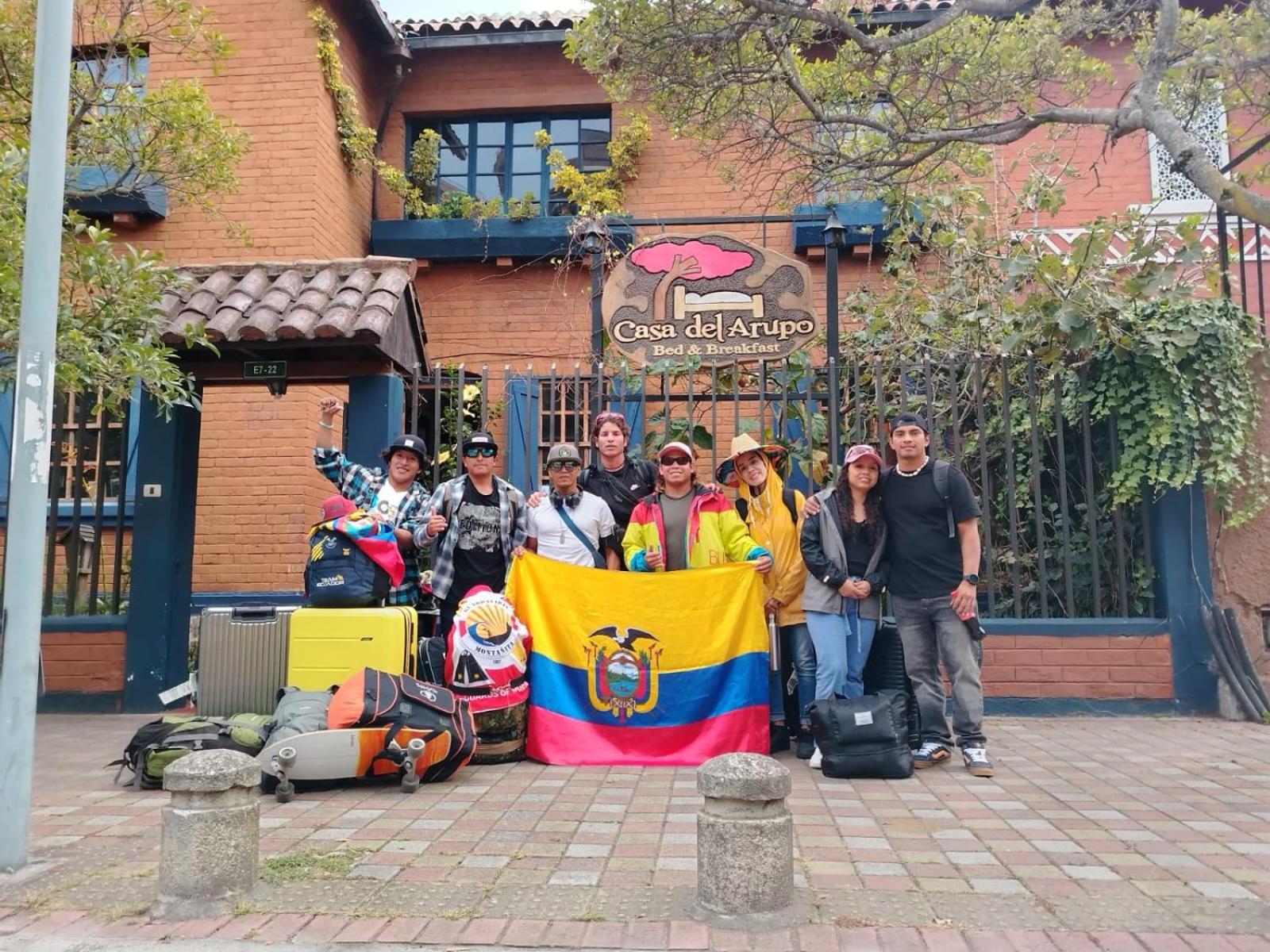 Casa Del Arupo Hostel กีโต ภายนอก รูปภาพ