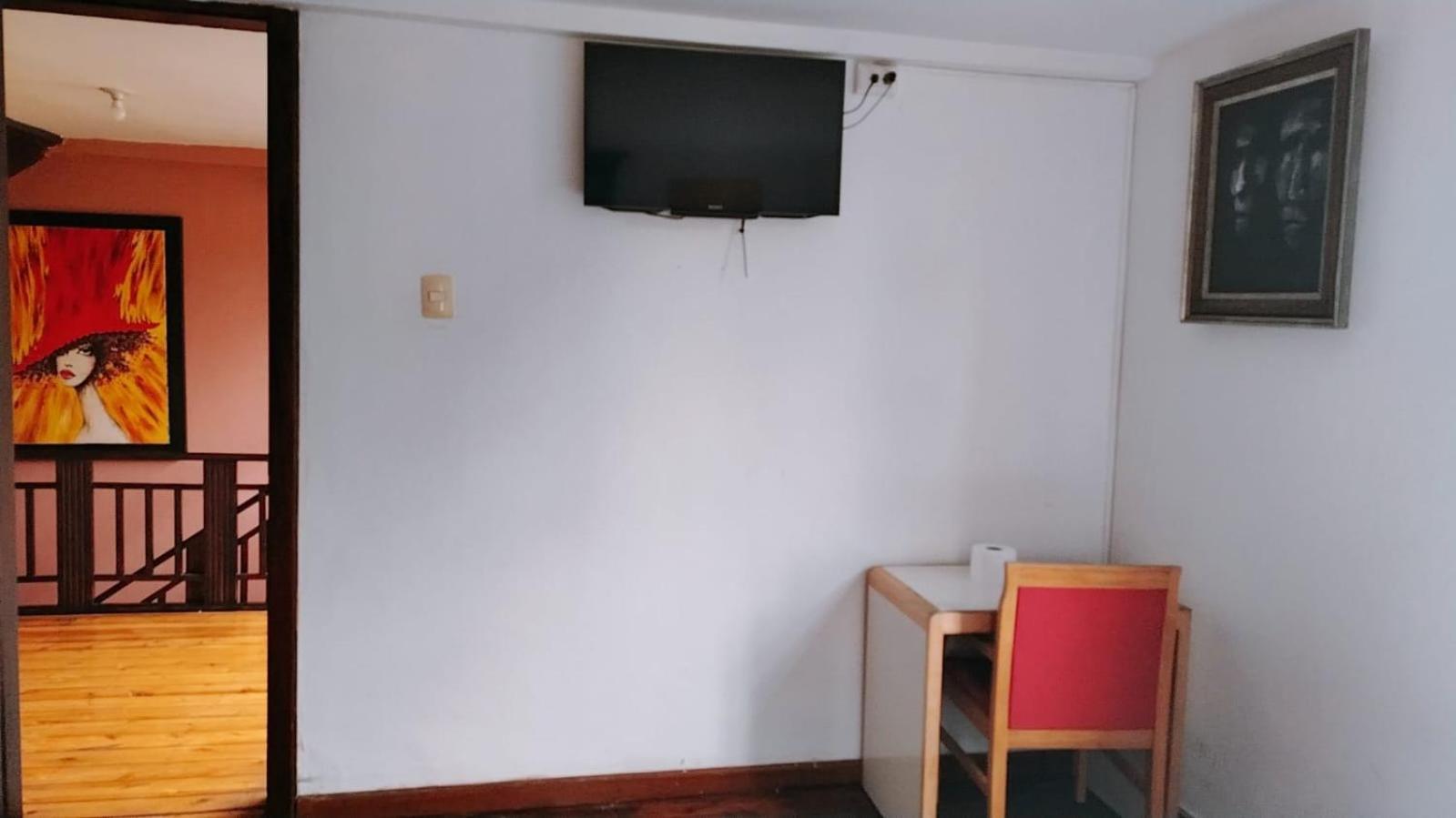 Casa Del Arupo Hostel กีโต ภายนอก รูปภาพ