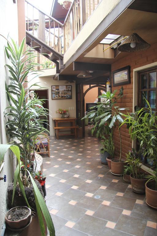 Casa Del Arupo Hostel กีโต ภายนอก รูปภาพ