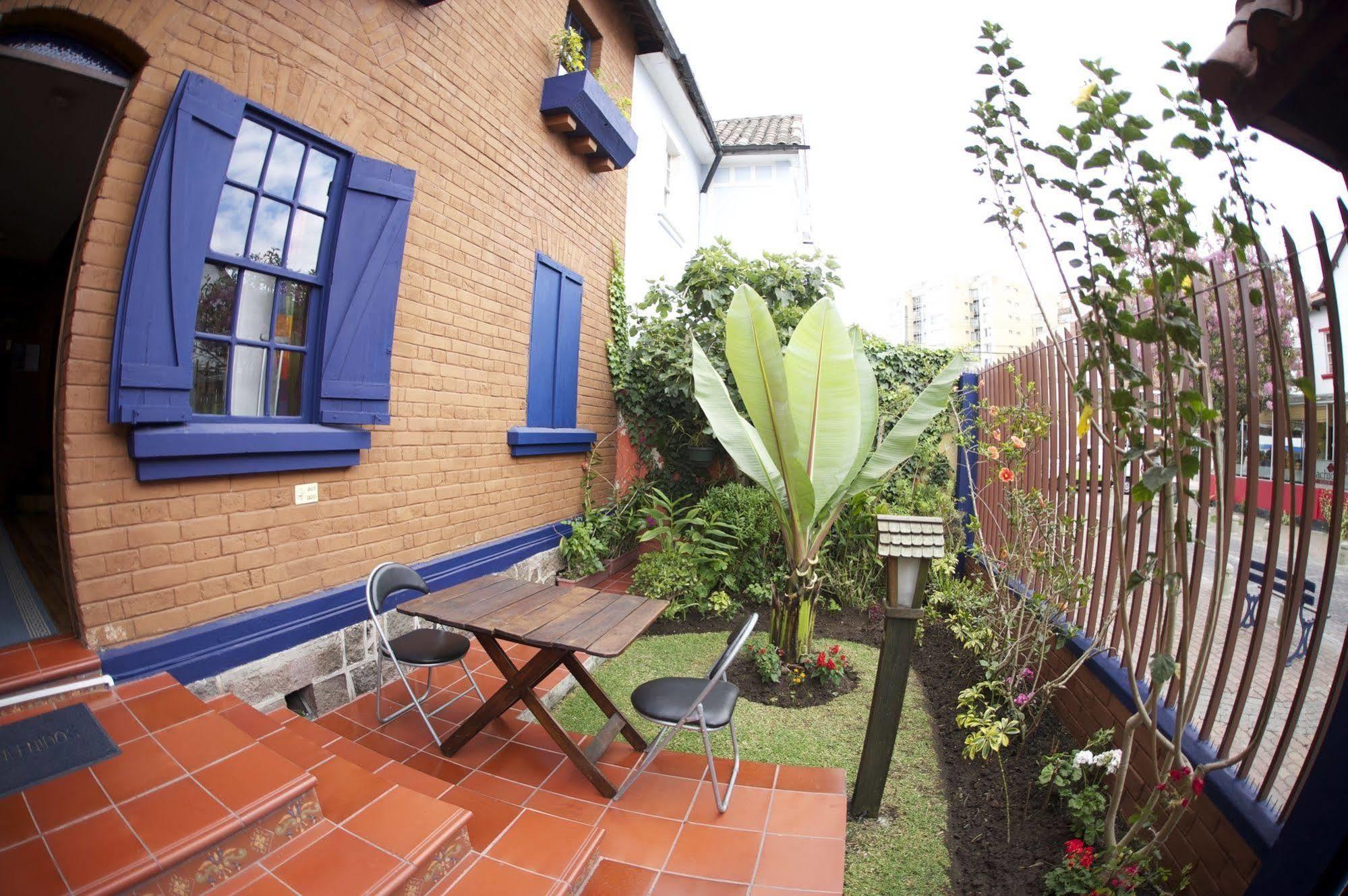 Casa Del Arupo Hostel กีโต ภายนอก รูปภาพ